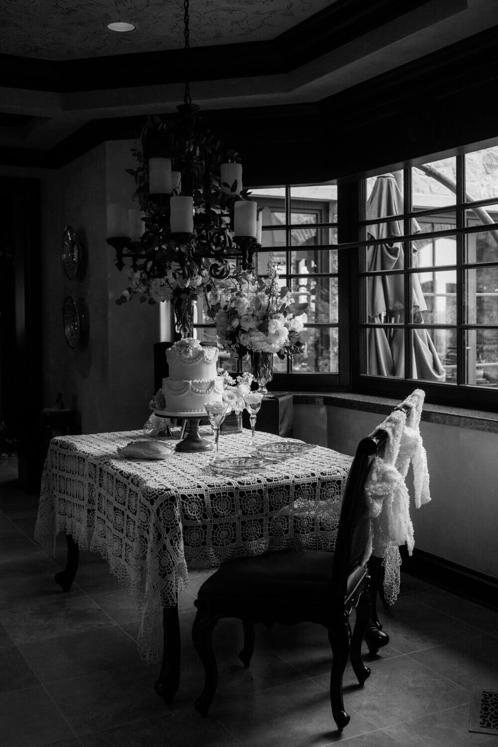 vintage-wedding-cake-on-dining-table