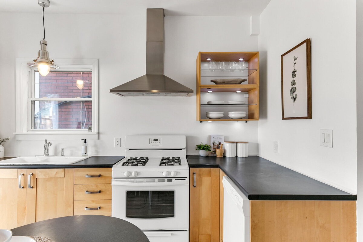 22-web-or-mls-15_005_Kitchen