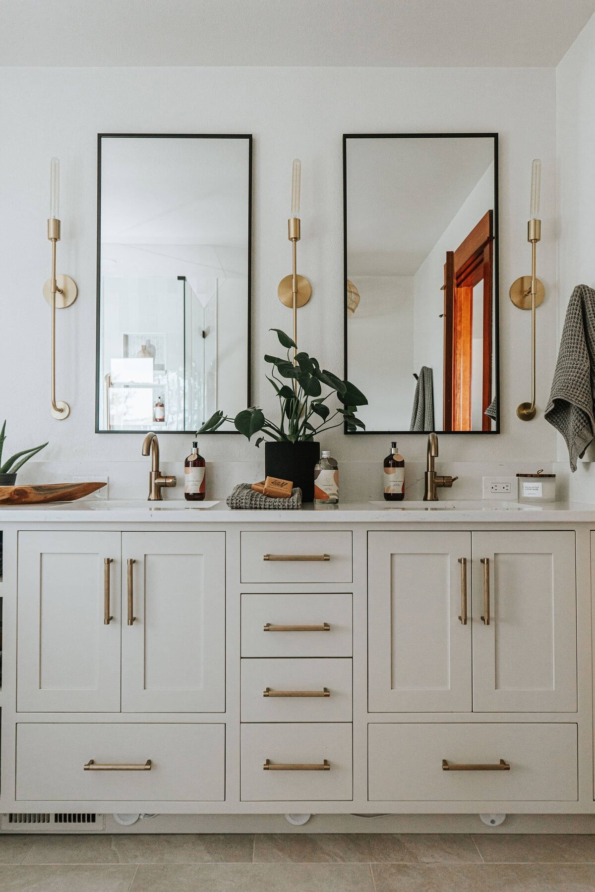 pure-indigo-interior-design-home-renovation-44