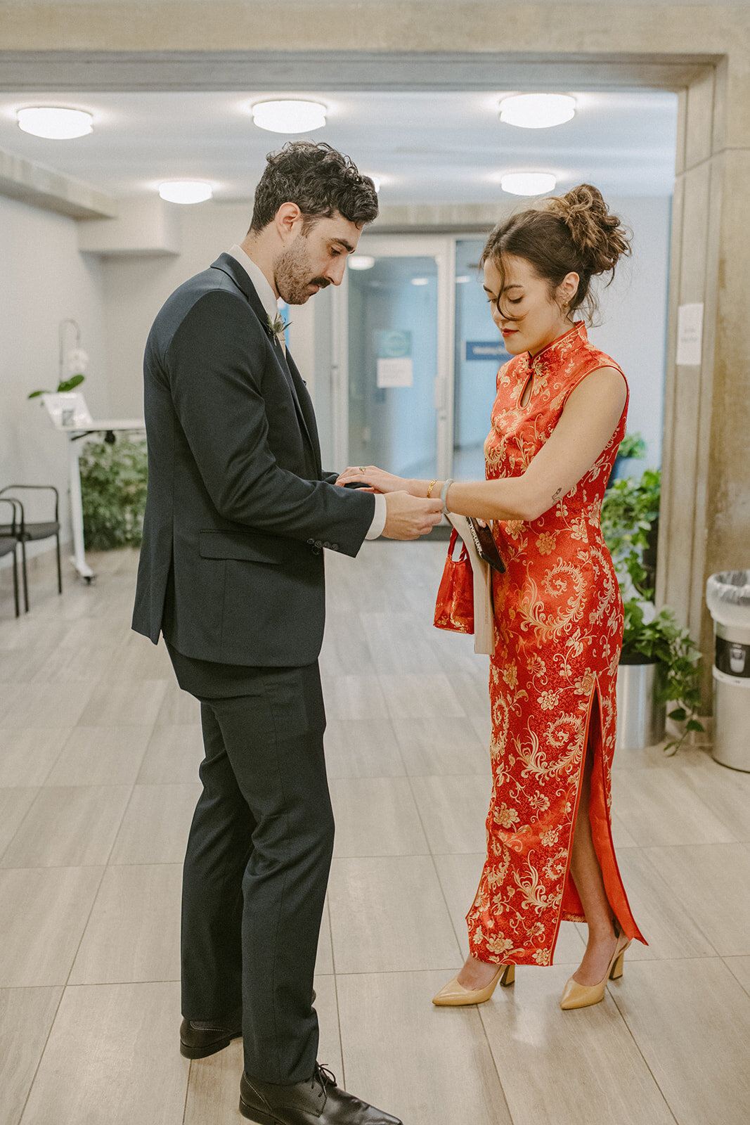 toronto-city-elopement-city-hall-ttc-subway-sugar-beach-fun-romantic-sumer-wedding-2700