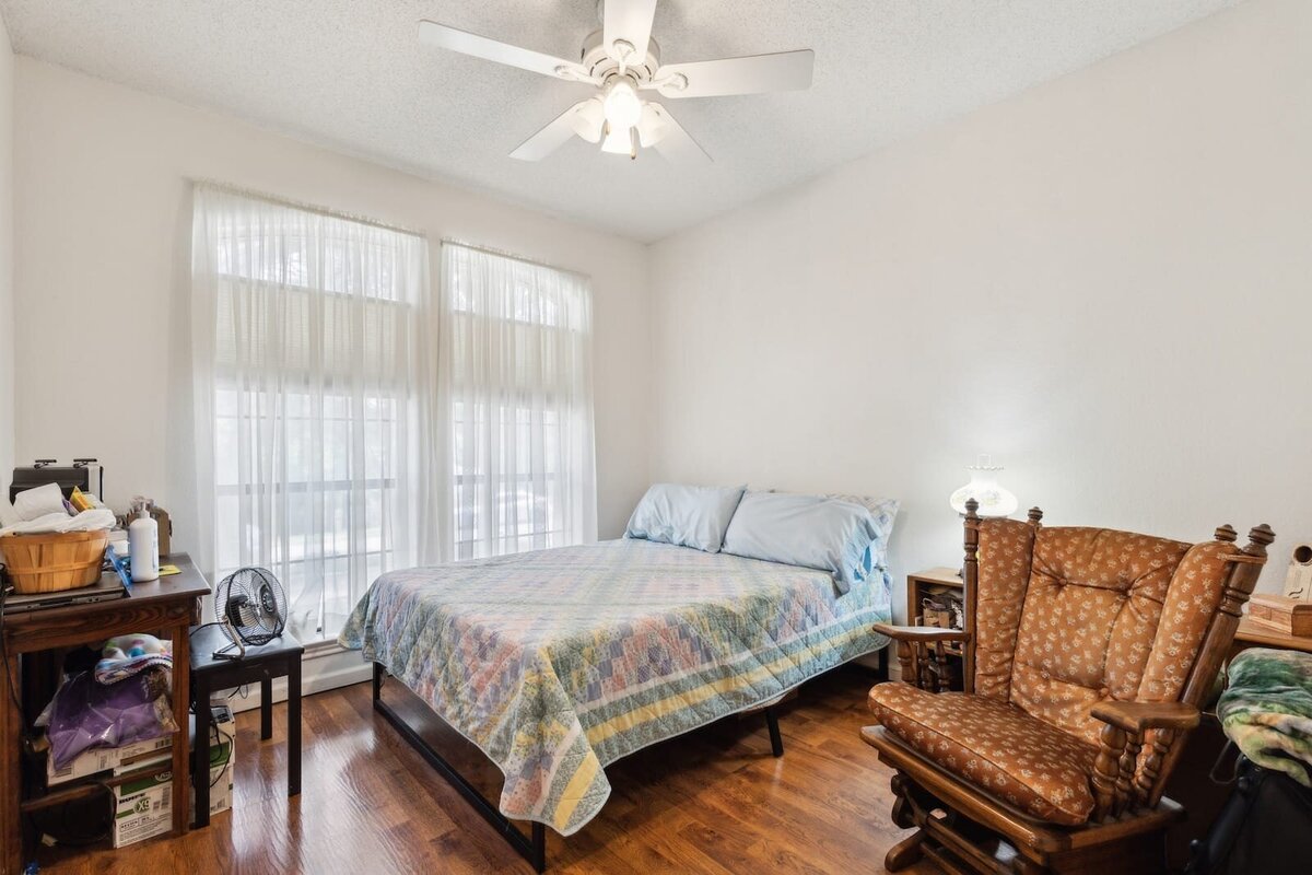 6419_shadow_lane_dallas_tx_guest_bedroom_-_bright_secondary_room_with_large_windows_-_haven_realty_group