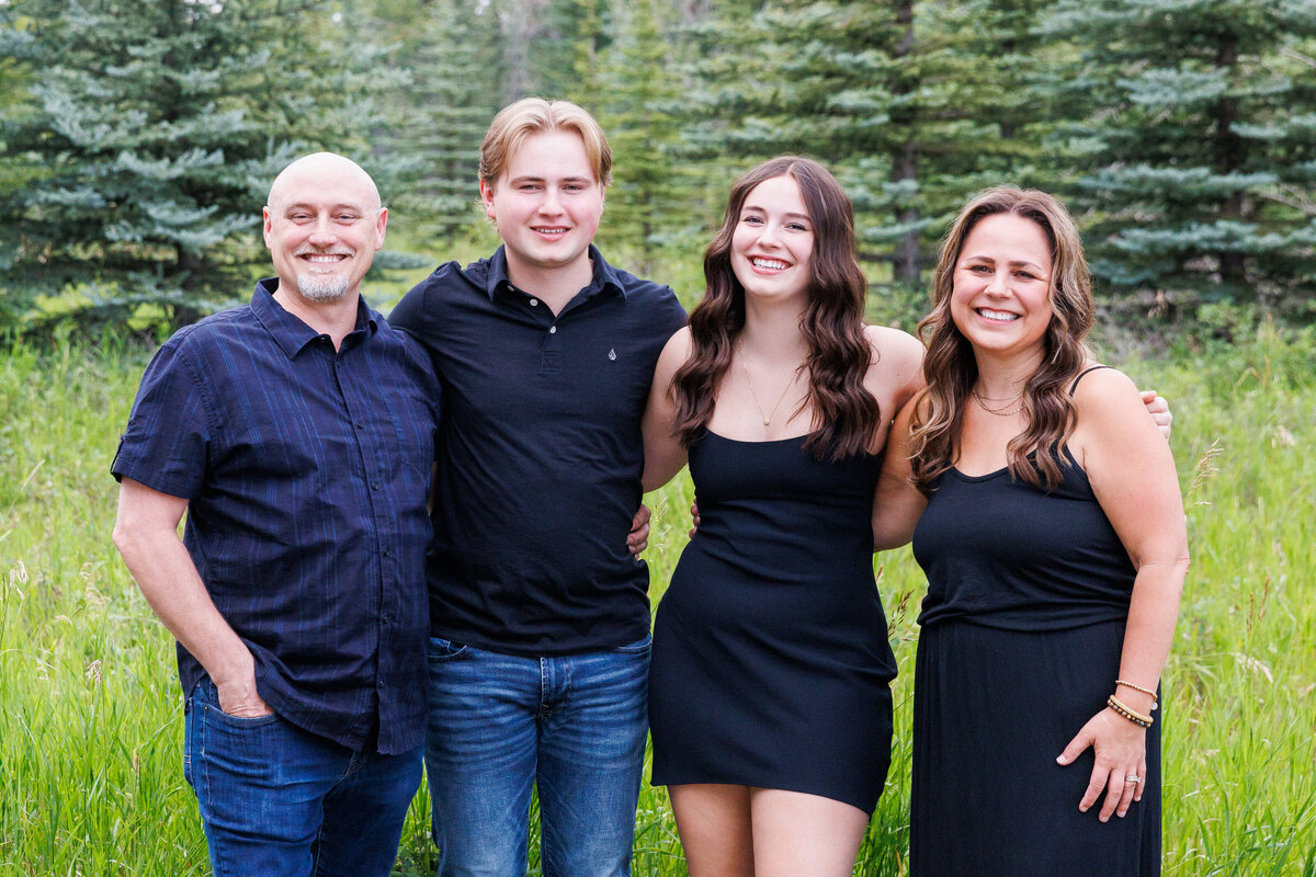 Calgary-outdoor-family-photos-Kate-Daniel-Photography-22