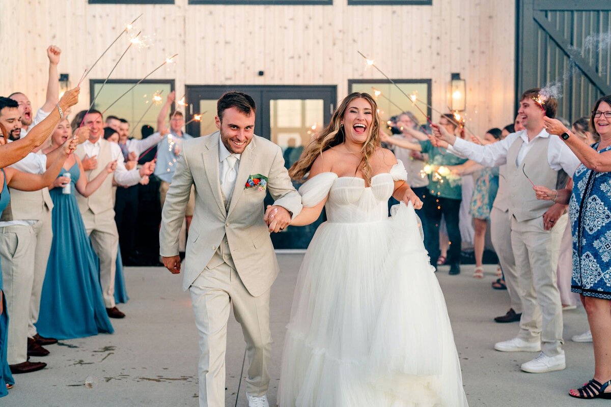sparkler-grand-wedding-exit