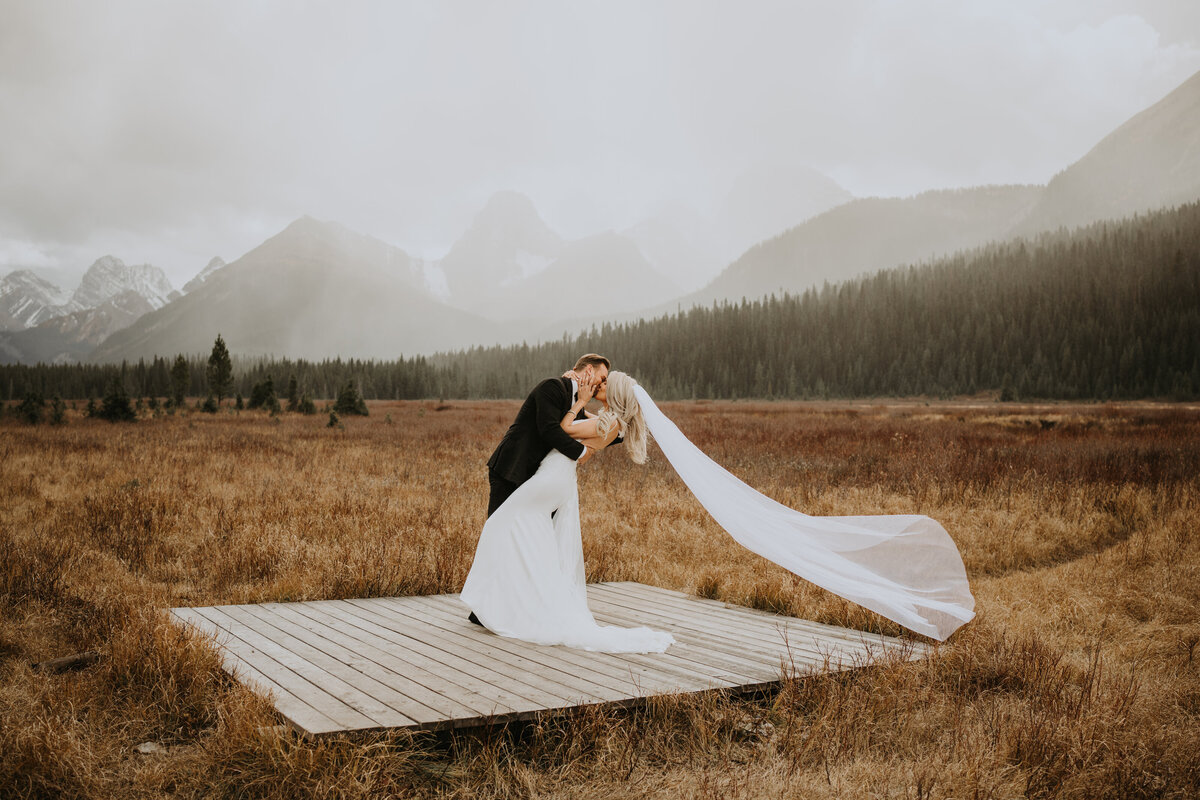 KRISTINA_STEVEN_BANFF_HIKING_ELOPEMENT_PHOTOGRAPHER_RMPCo.-03697