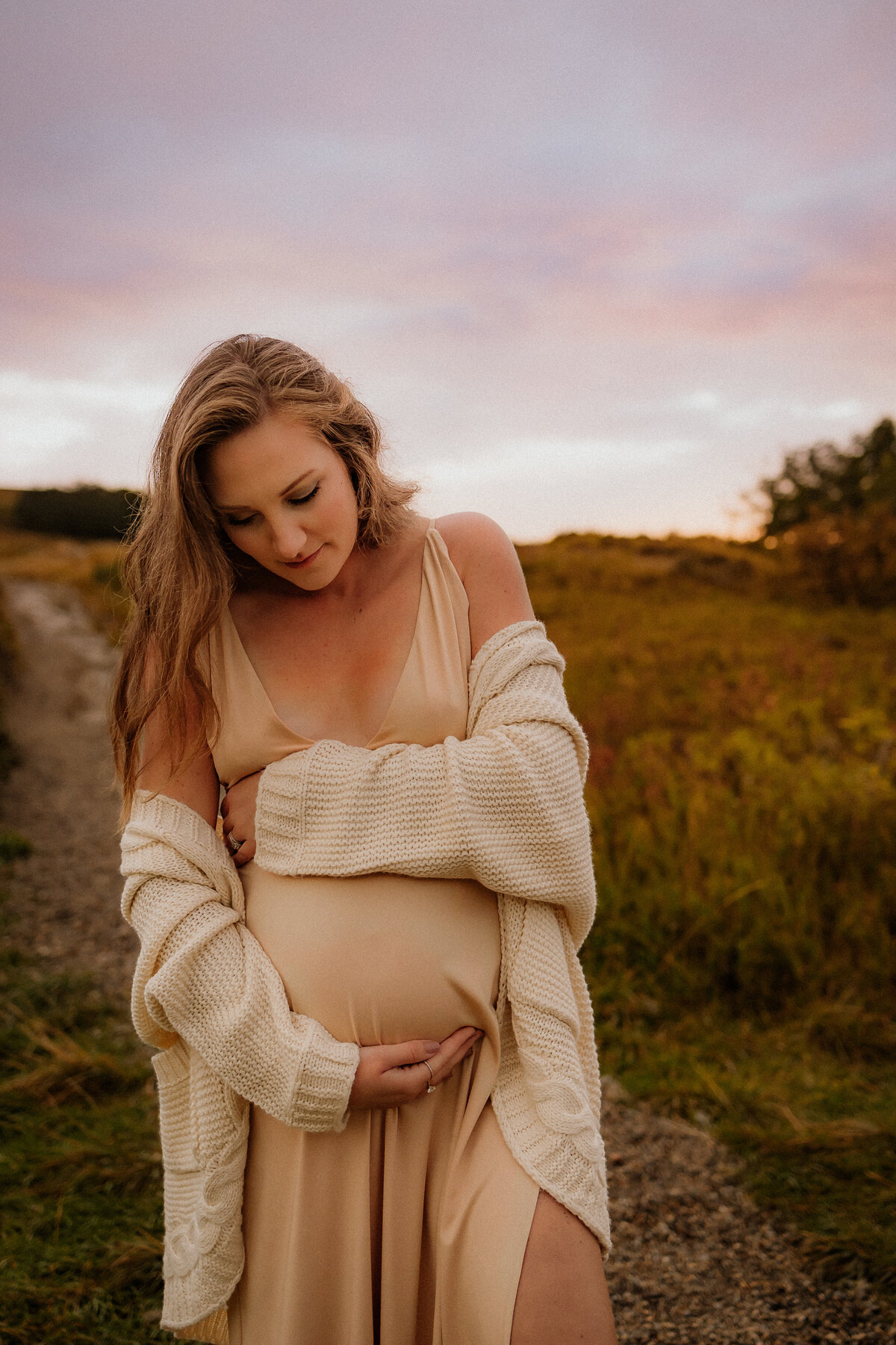 As a Calgary maternity photographer, I'm dedicated to preserving the joy of expecting parents. Join me in capturing the love, connection, and happiness of this time.