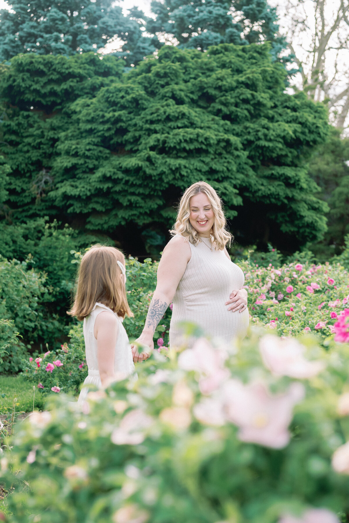 Brooke Lacombe is an Ottawa, Ontario based maternity photographer, specializing in motherhood, maternity, newborn and family fine art photography.