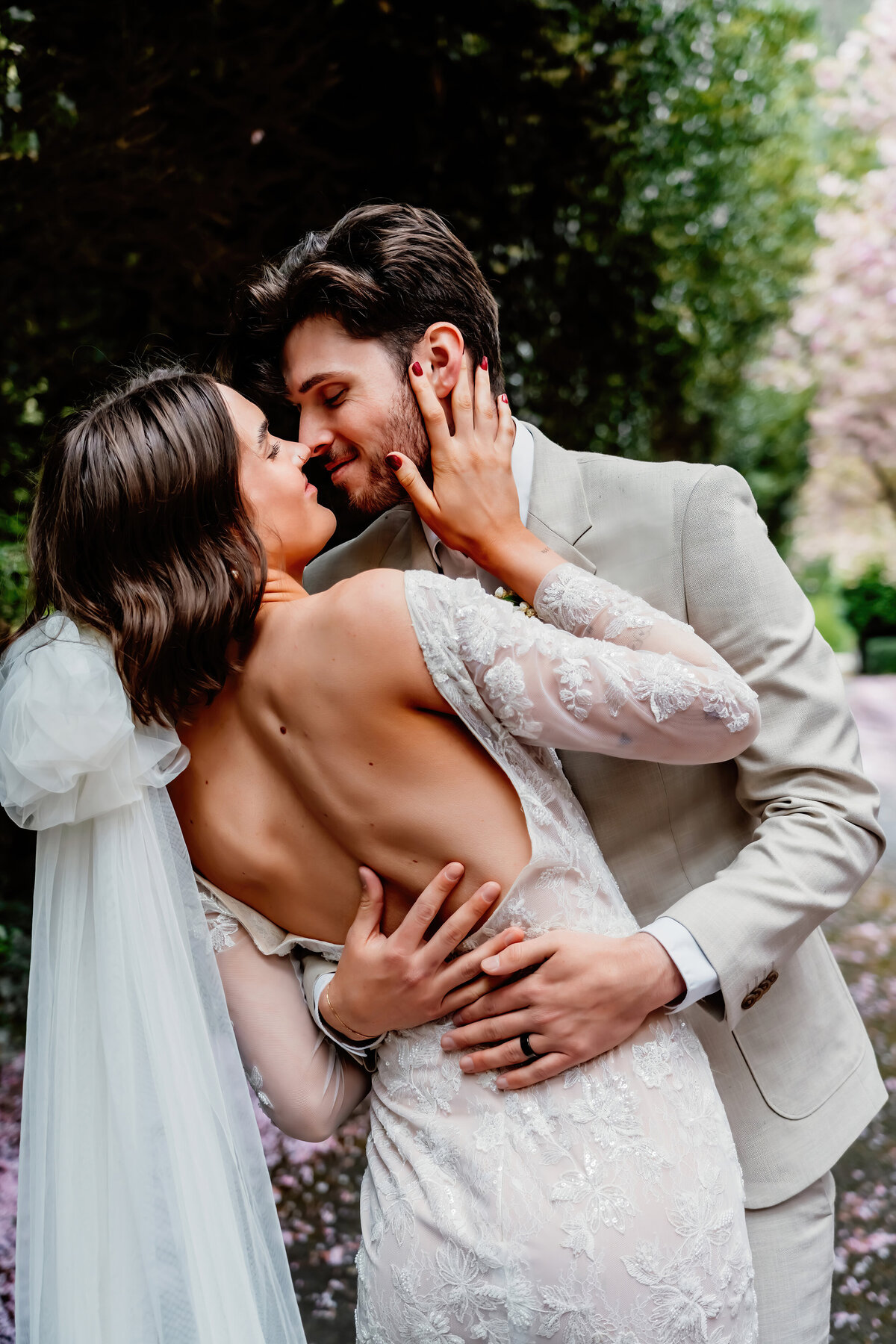 elopement couple
