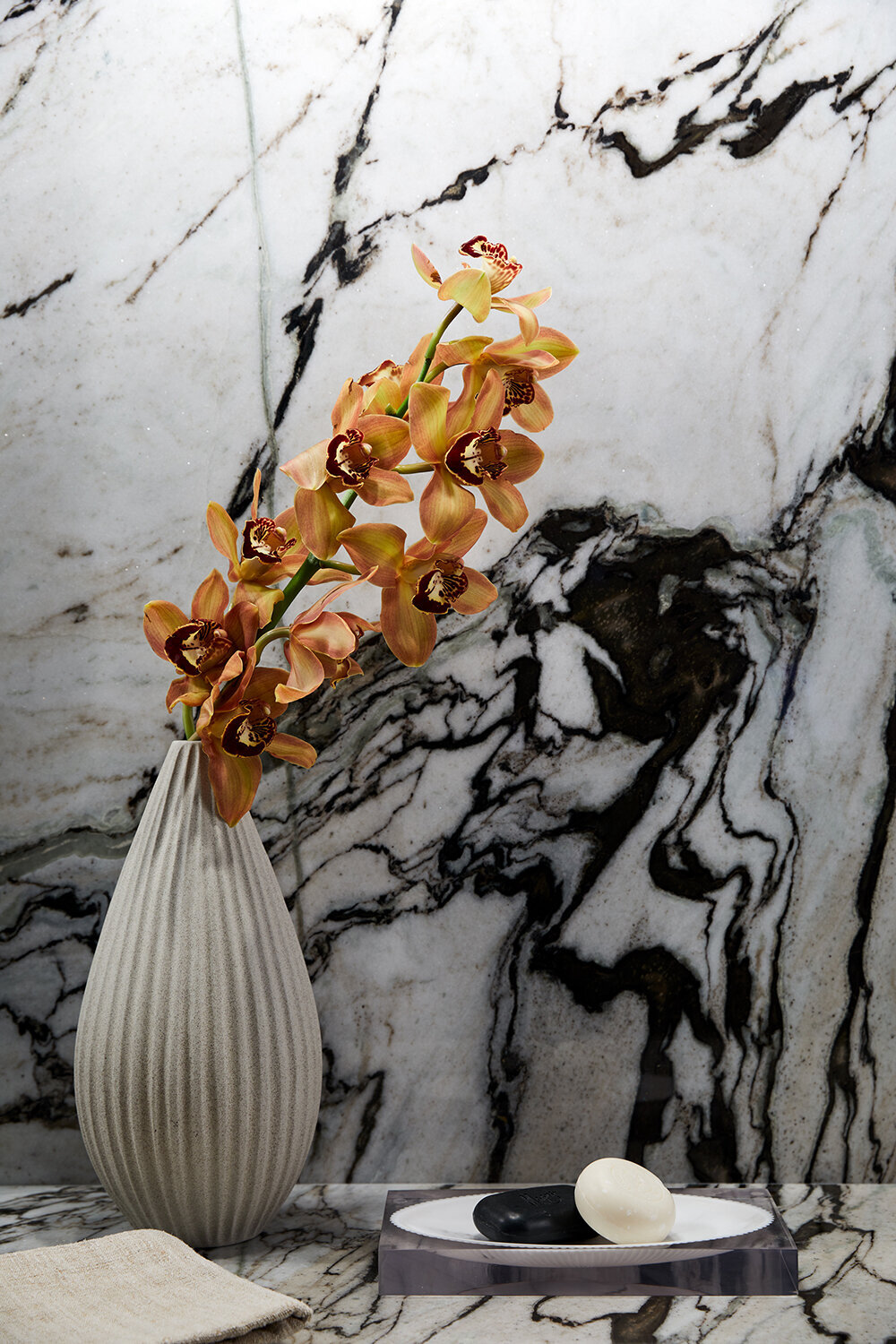 luxe_bathroomdesign_withamoodyaeshtetic