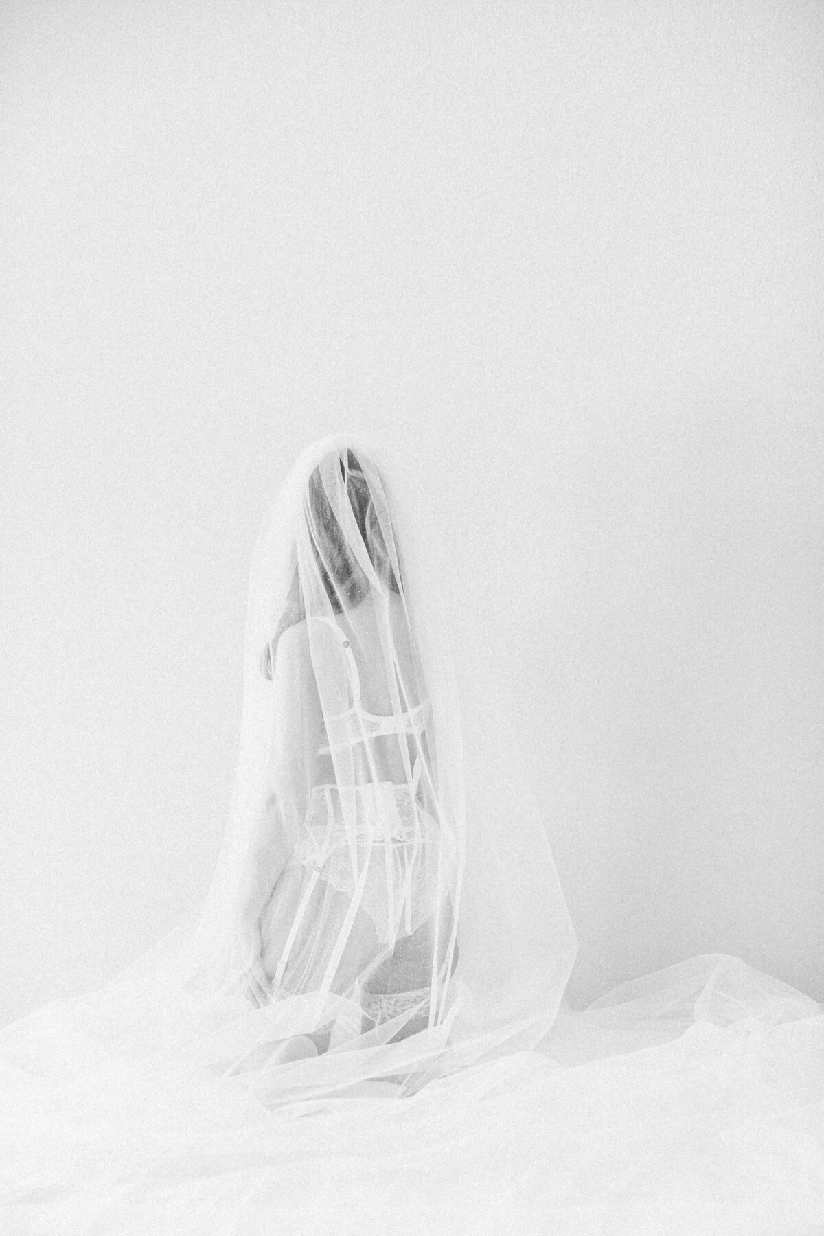 veil bridal boudoir