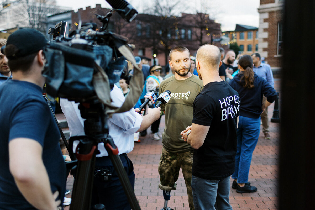 Reporting on Ukrainian soldiers with missing limbs, Fox news and NBC