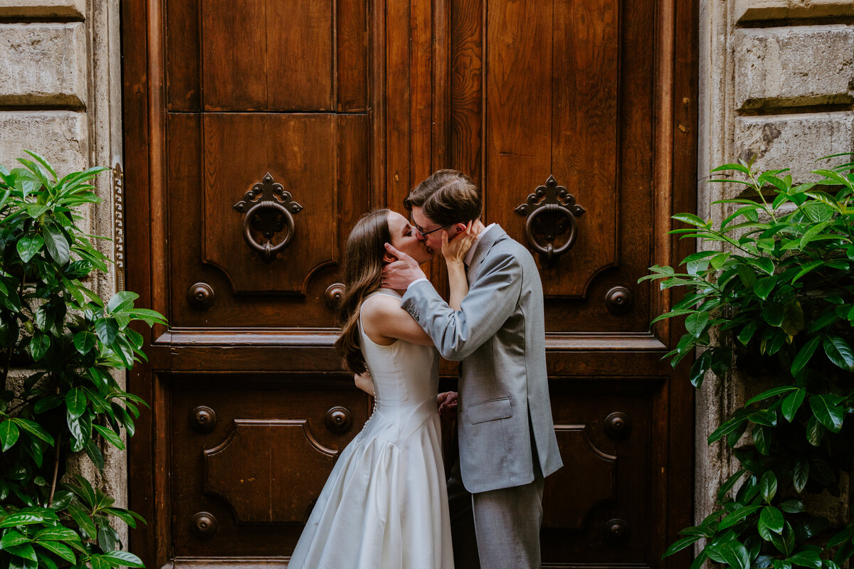 Romantic moment in a narrow Rome alleyway.