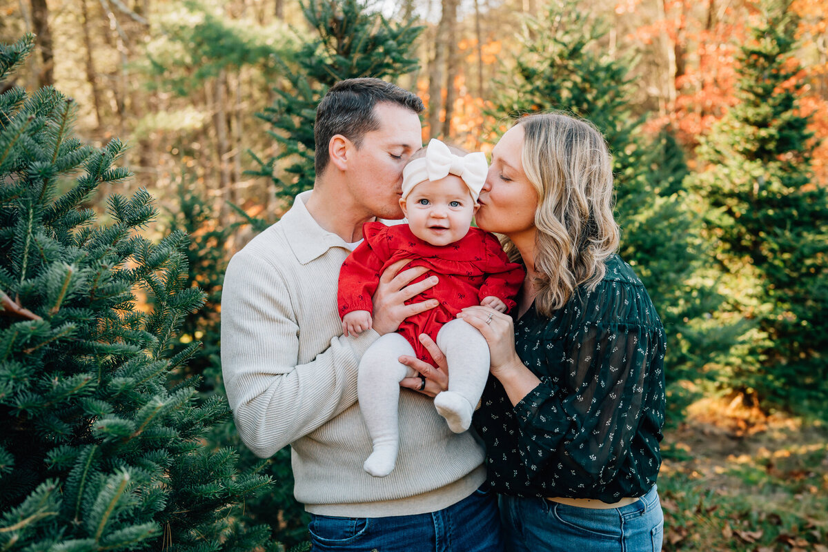 Christmas Tree Farm Mini Sessions | Connecticut Family Photographer-8