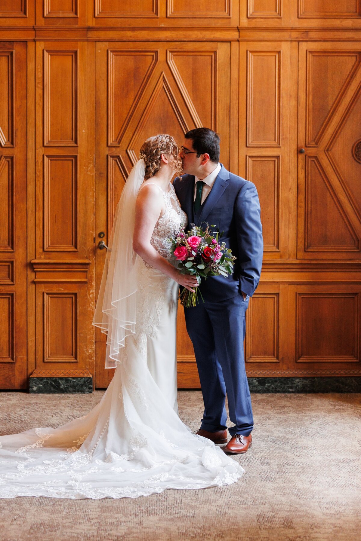 25-grand-rapids-city-flats-hotel-wedding
