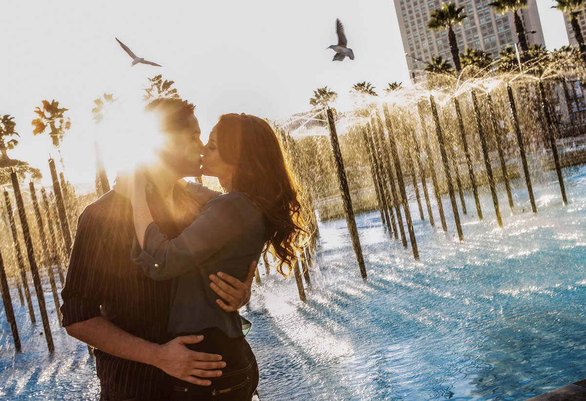 downtown-san-diego-engagement-fountain-kiss