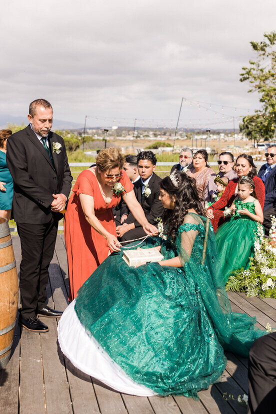 godparents-present-quinceanera
