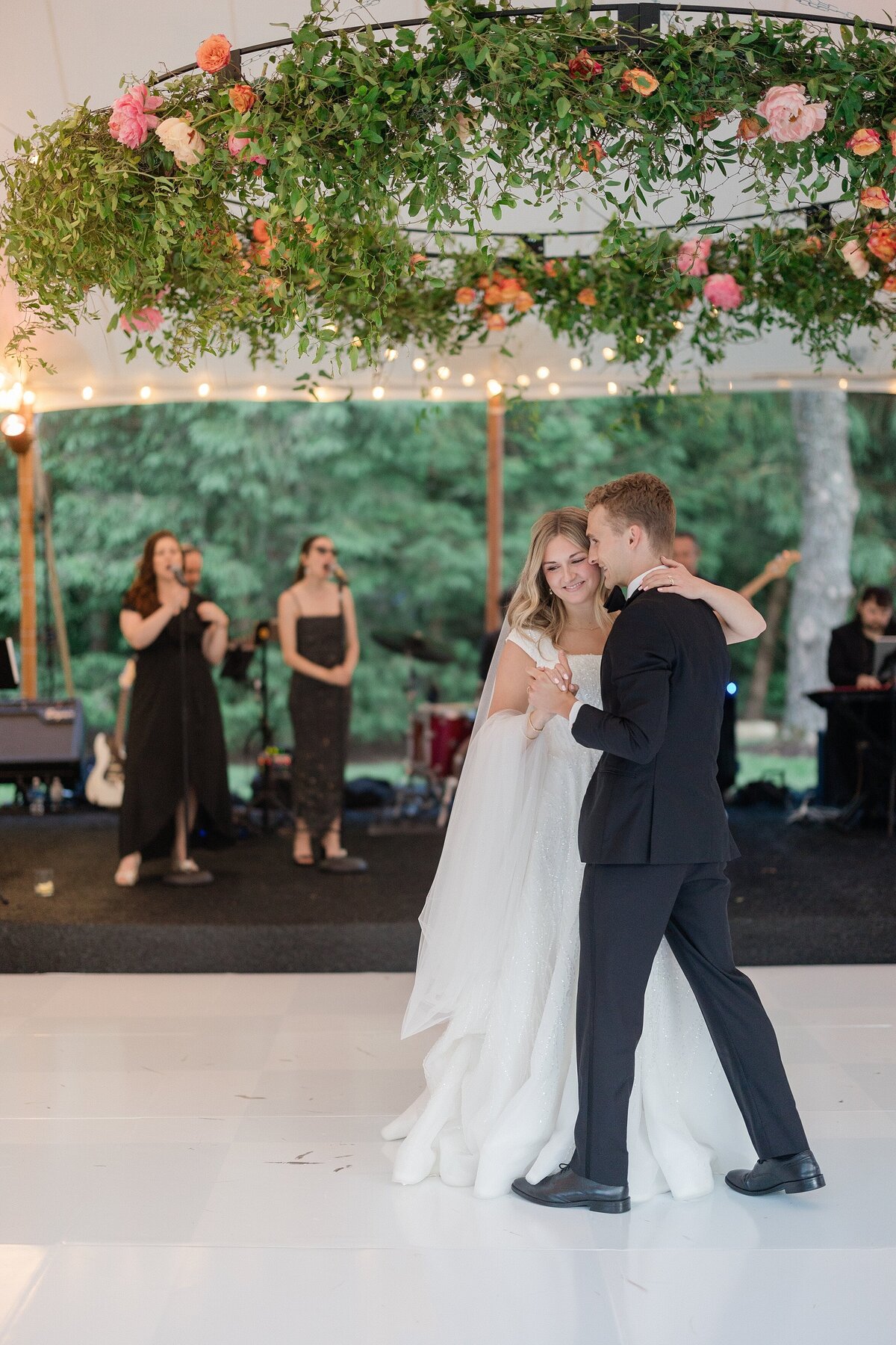 connecticut-backyard-tented-wedding-photo_0042