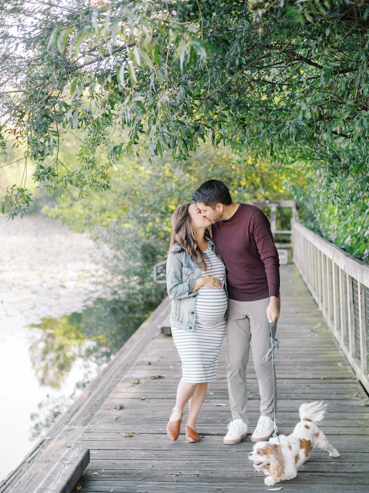 seattle-maternity-photos-dock-lake