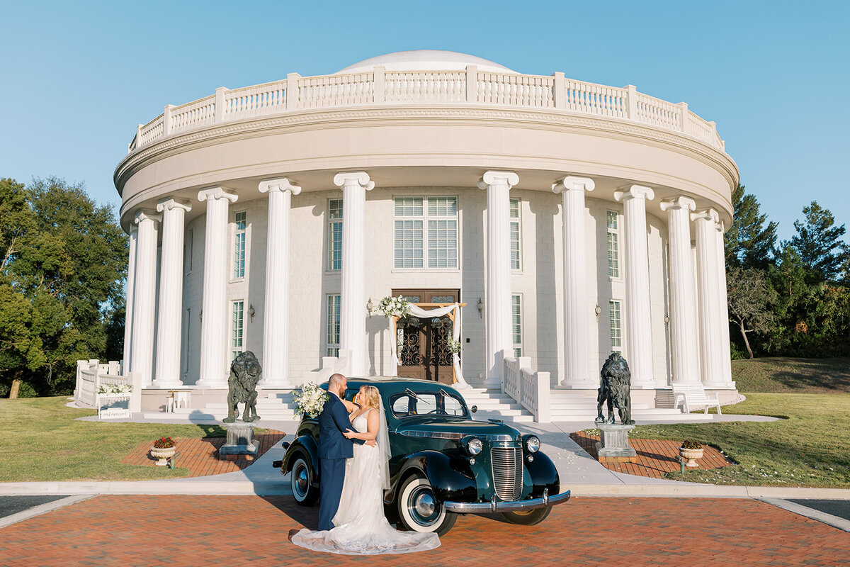 miranda-rose-photo-whitehurst-gallery-elopement-venue-chantilly-chic-celebrations-2