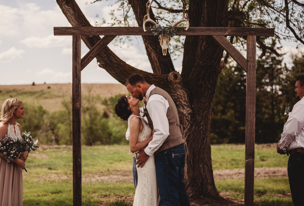 kansas-barn-wedding|native-roaming-38