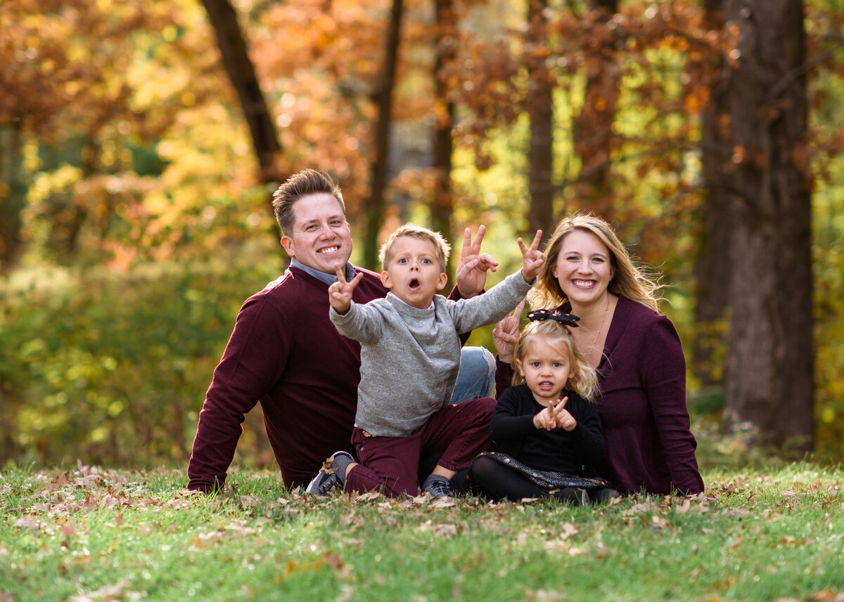 Des-Moines-Iowa-Family-Photographer-Theresa-Schumacher-Photography-Fall-Young-Family-Silly