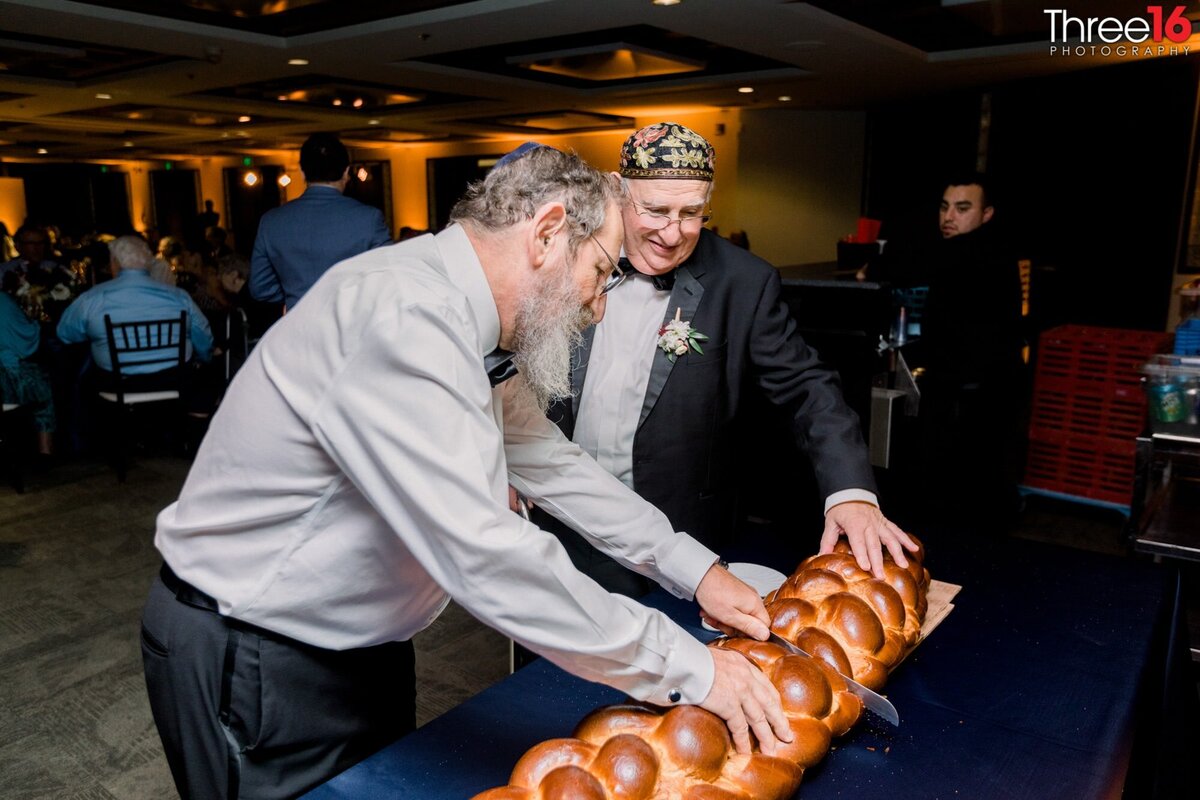 Gentlemen do the cutting of the bread