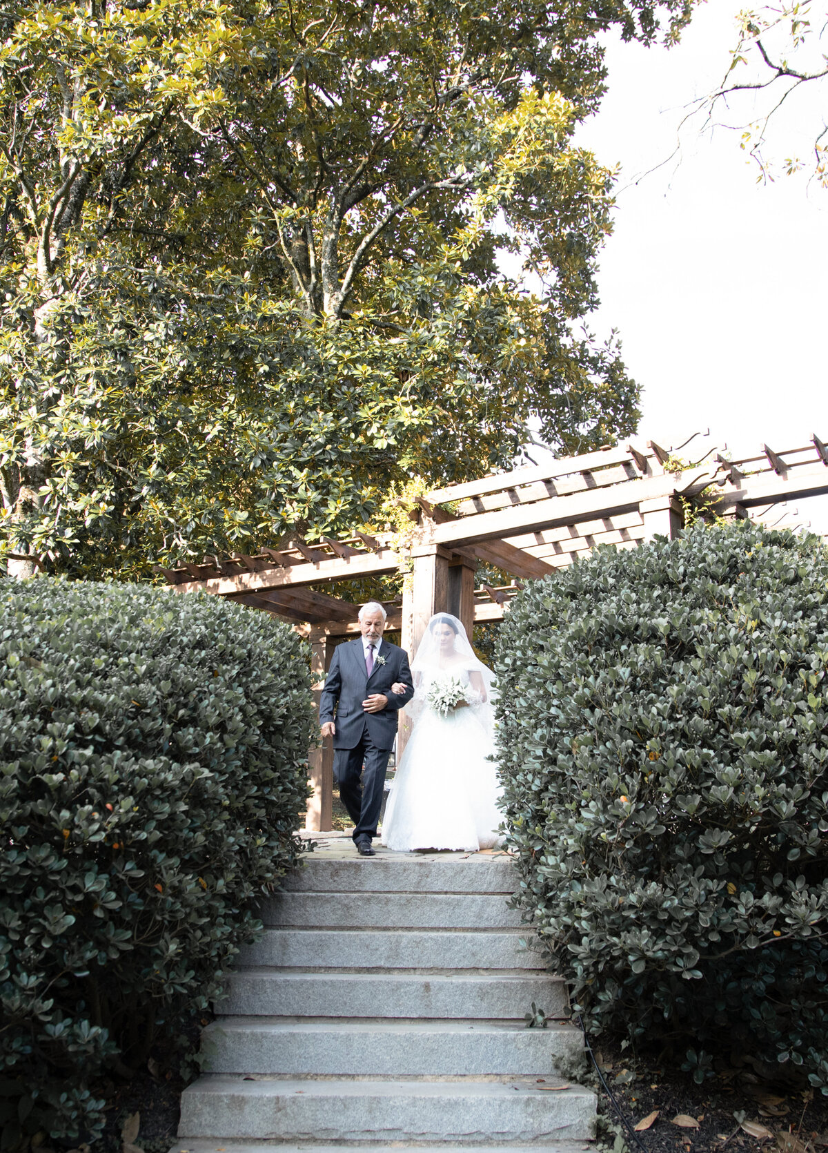 bride-walking-down-aisle-callanwolde-fine-arts-center