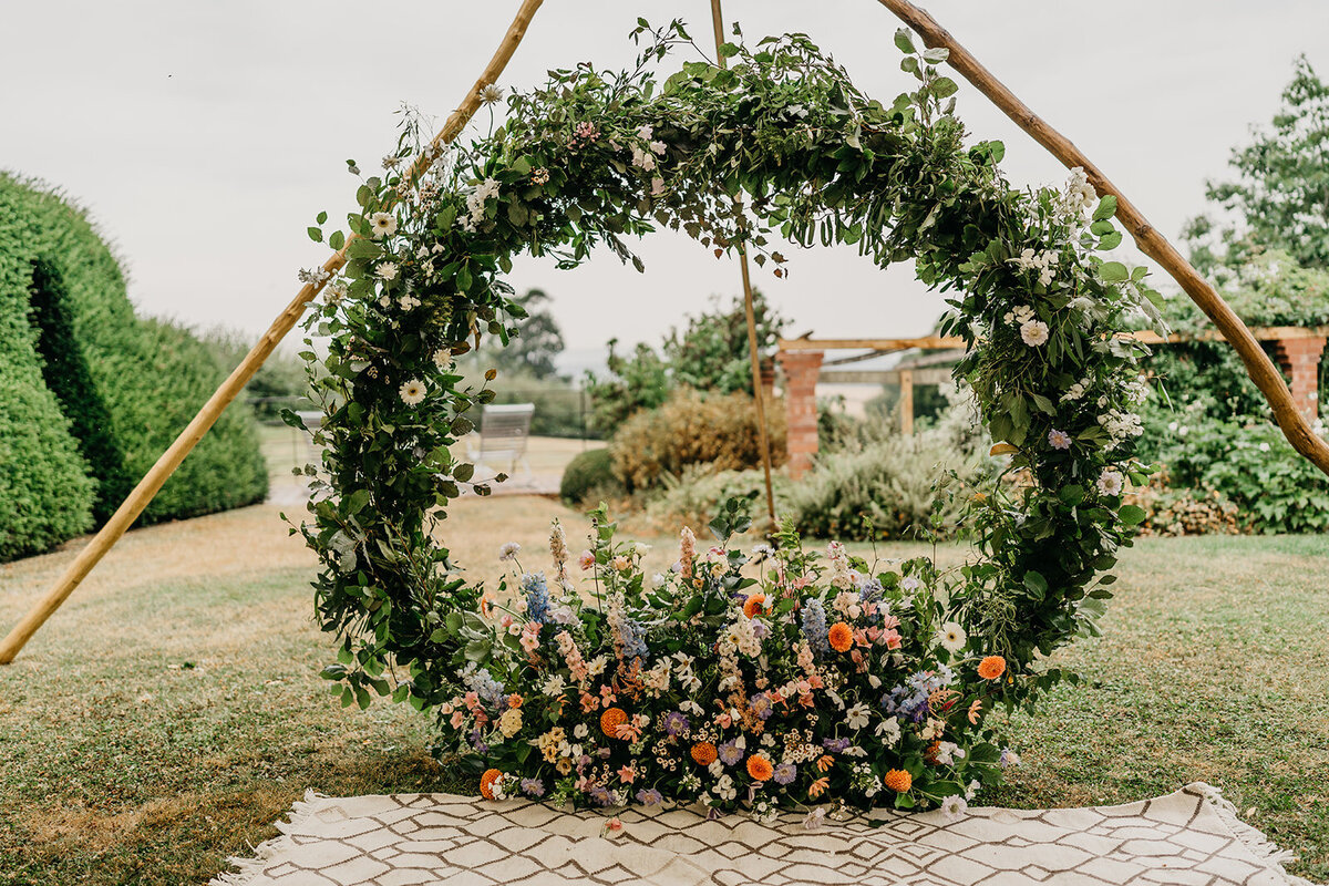 ISSY-AND-BELLA-WEDDING-FLORIST-HEREFORDSHIRE-DEWSALL-COURT5