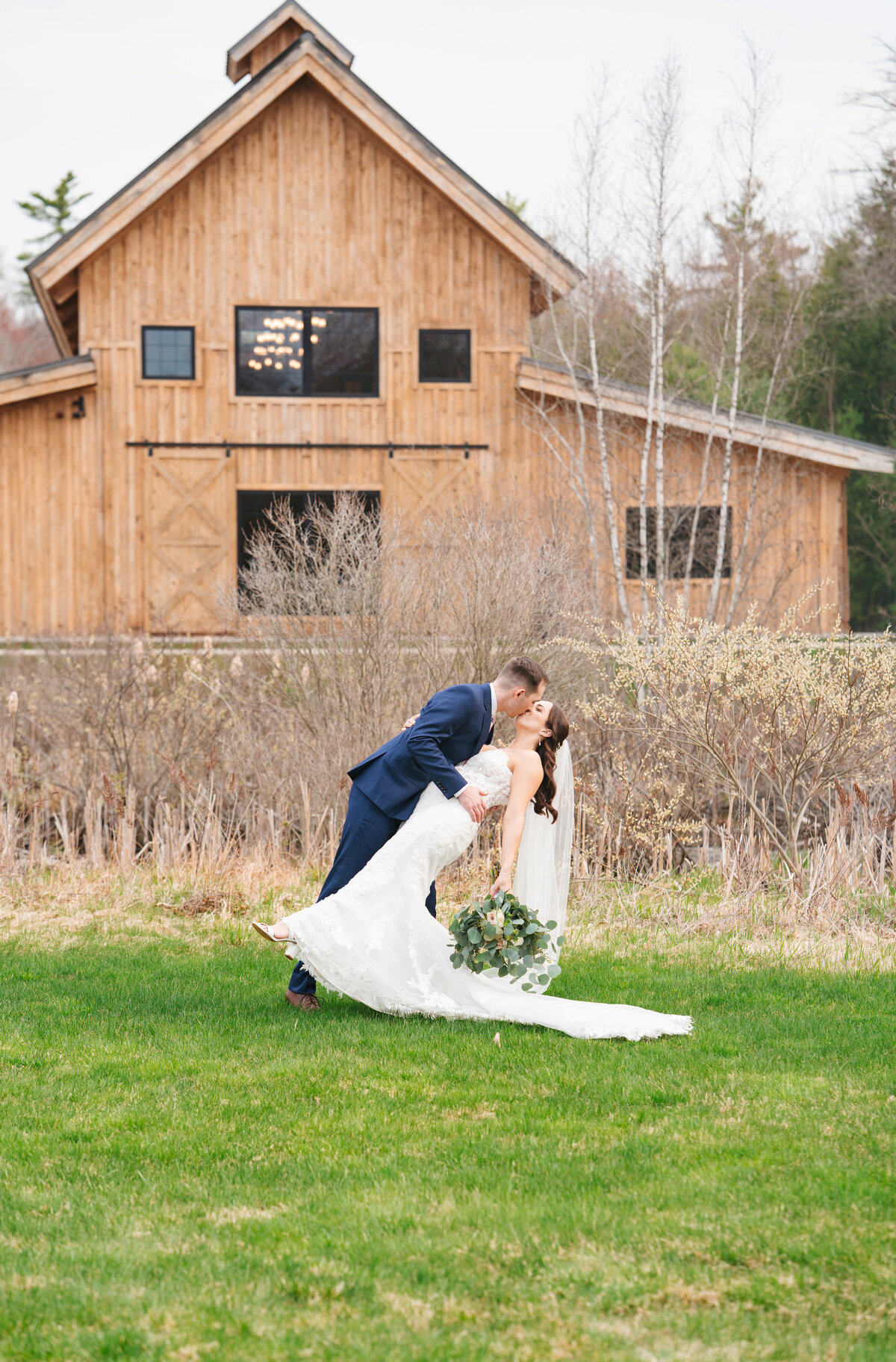 bride-and-groom-portraits-barn-at-bull-meadow (16)