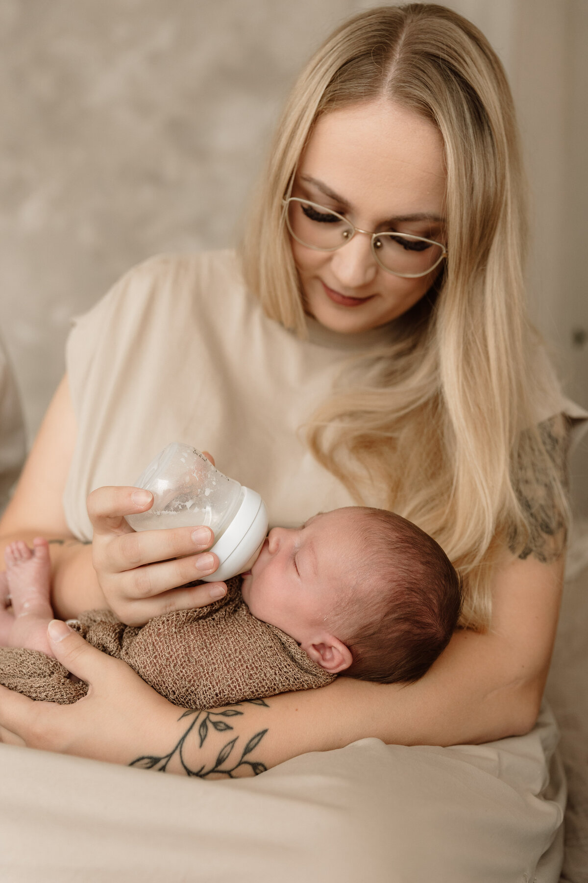 newborn fotograaf - zwangerschapsfotografie - videograaf - Sint-Niklaas - Pictures by Jess - mama en baby shoot