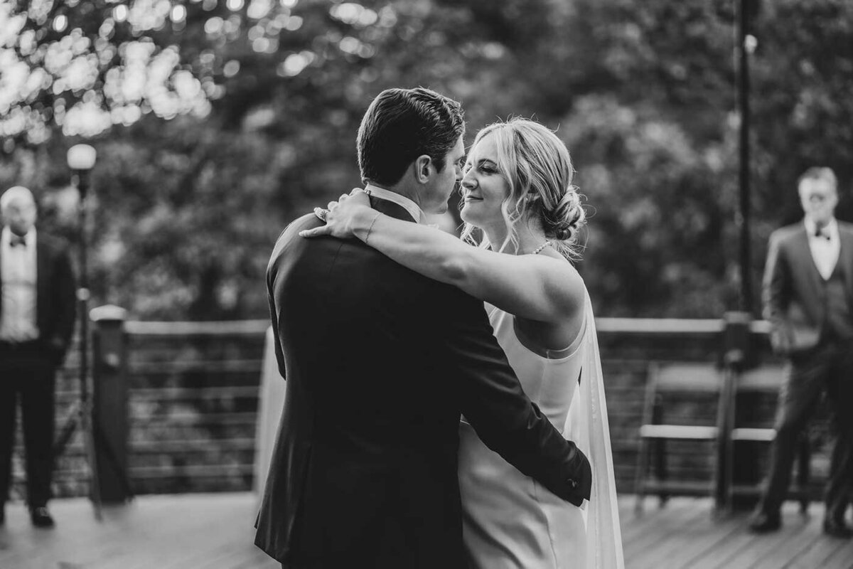 Black-and-white-wedding-photographer