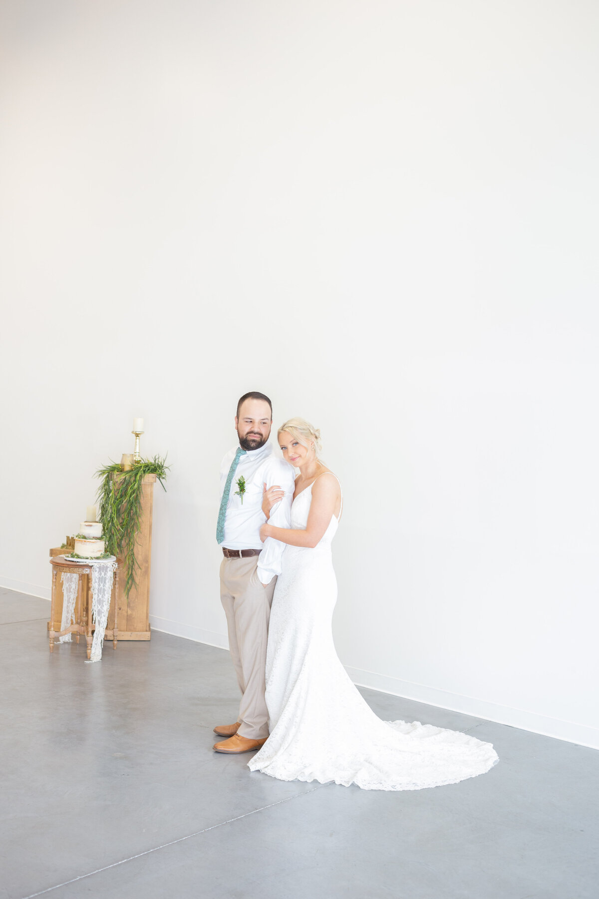 Washington Elopement Photographer captures bride hugging groom's arm