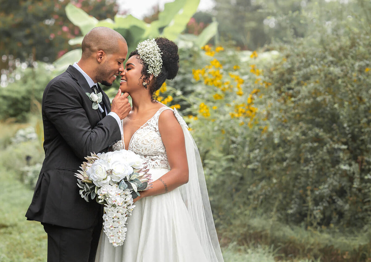 bride and groom at Cylburn Arboretum