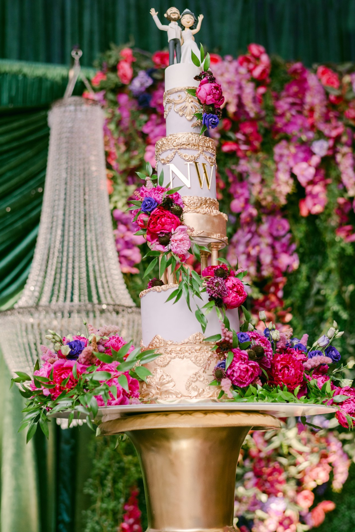 secret-garden-wedding-reception-greenery-pink-purple-gold-gilding-cake