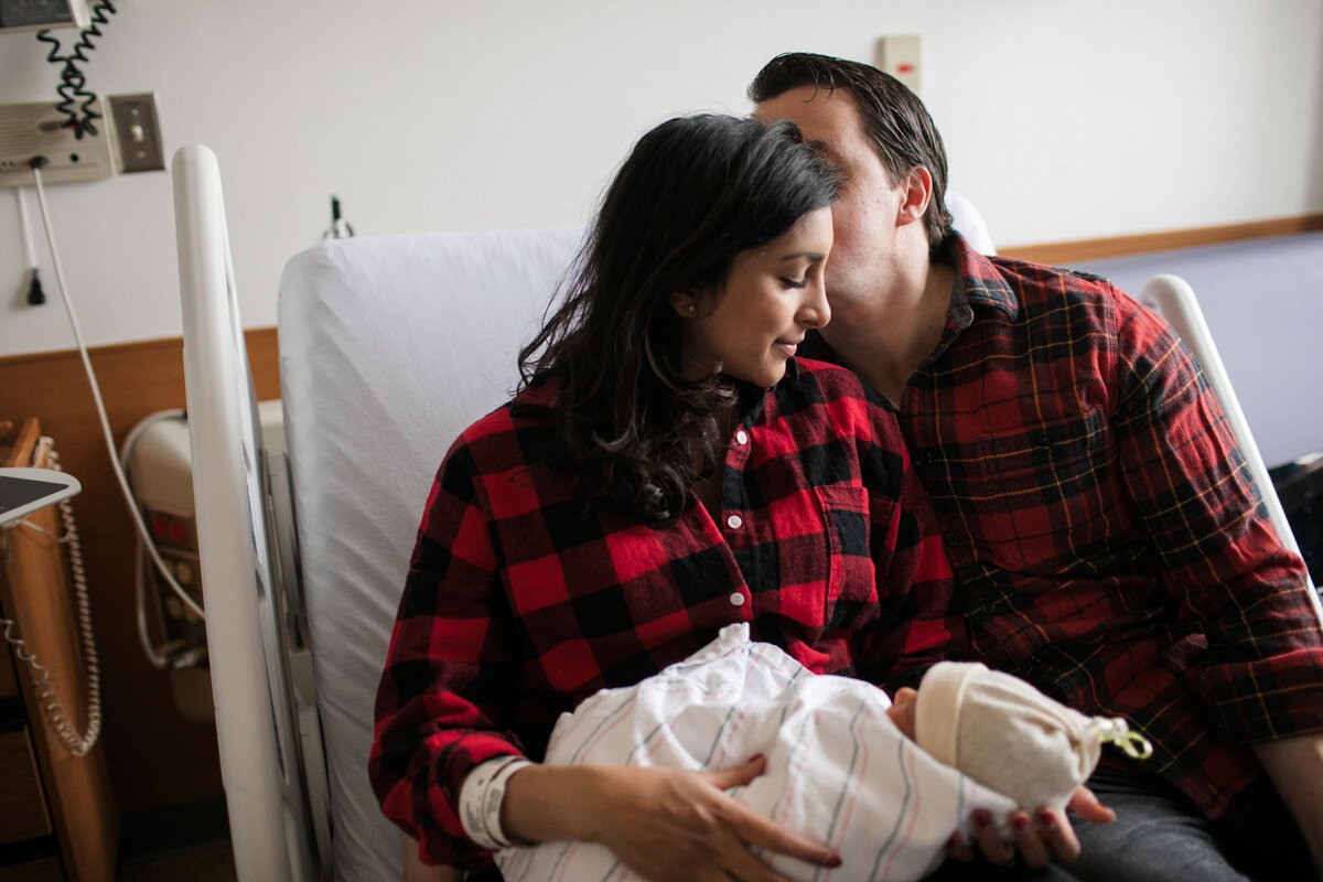 candid-natural-boston-newborn-family-photographer-zev-fisher-037