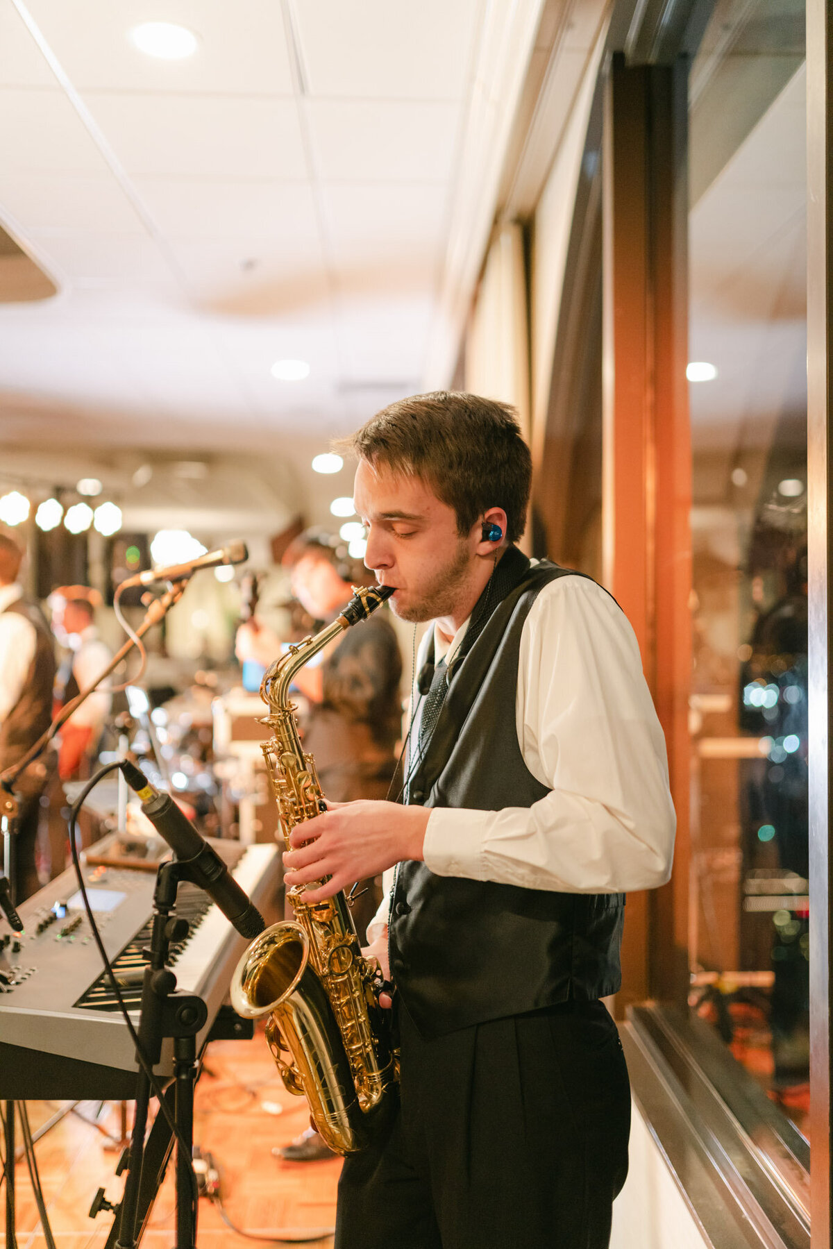saxophone player at amarillo club wedding