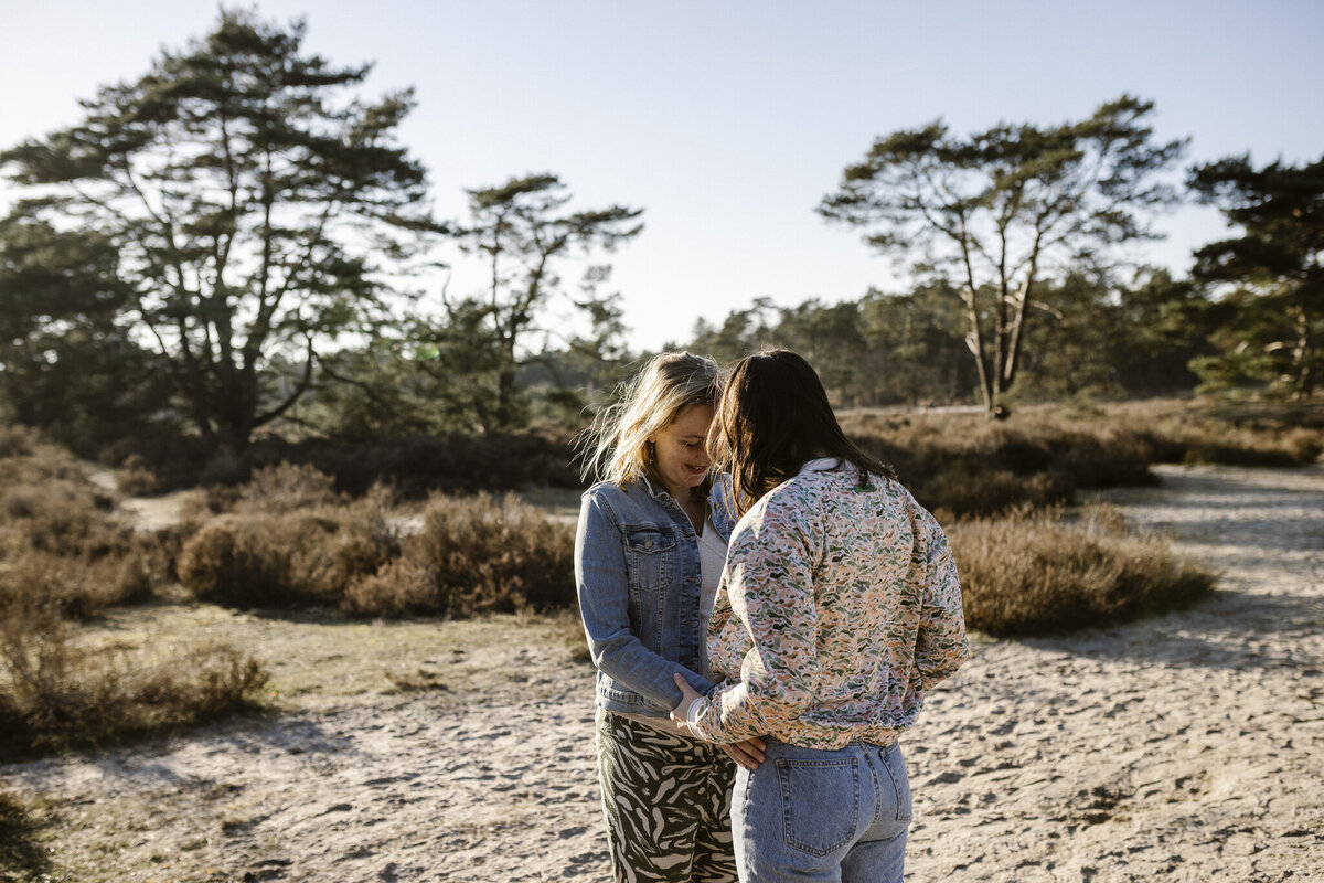 WEB - Merel en Iris Zwangerschapsshoot Soesterduinen | Samantha Bosdijk Photography-9