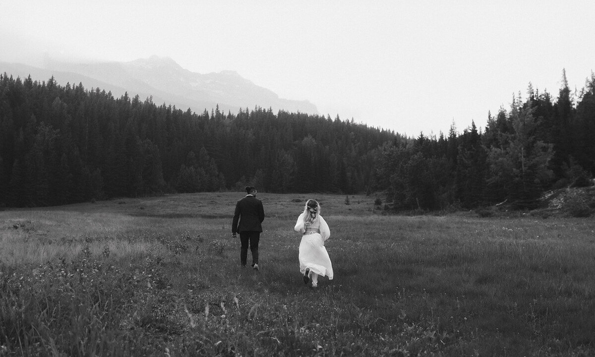 banff-elopement-wedding-photographer-lake-louise-alberta-taylor-dawning-photography-119