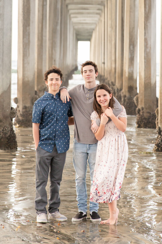 three-siblings-under-Scripps-Pier-San-Diego