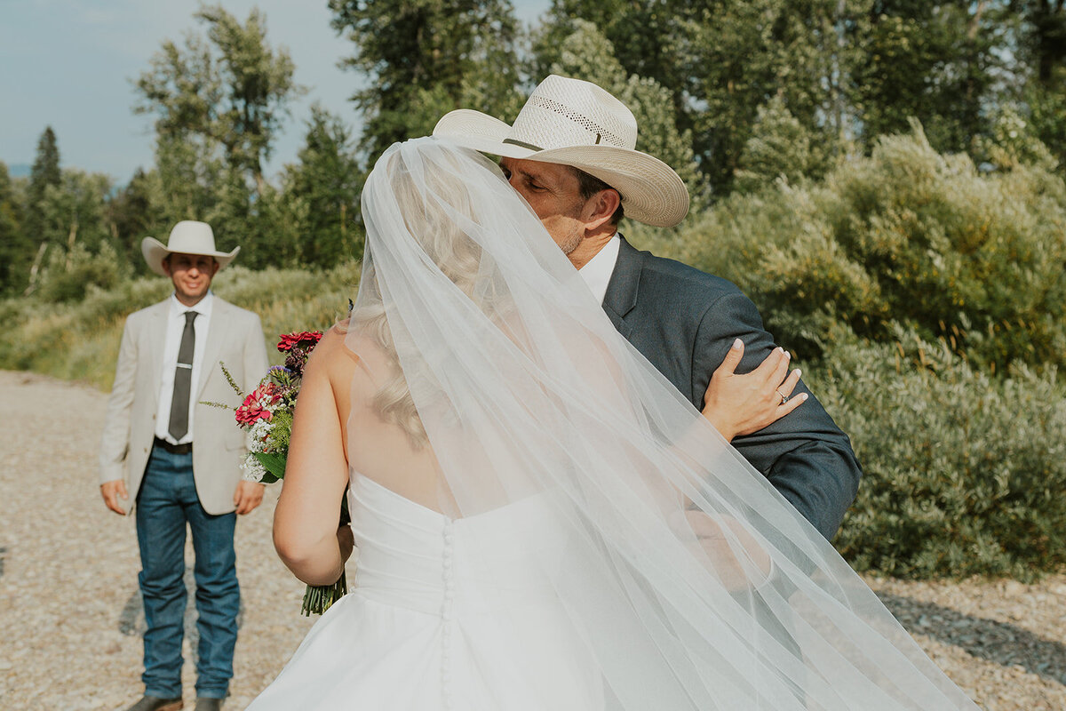 presley-gray-luxury-western-montana-wedding-0078