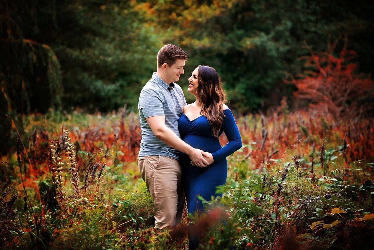 outdoor-maternity-photography_vancouver-fraser-valley_jericho-beach-park-pregnant-woman-husband