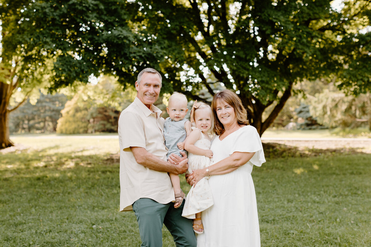 christina_ney_photography_wedding_engagement_lifestyle_photographer_dubuque_iowa_wedding_planning_assistance_adventurous_bold_laidback Family Photography5