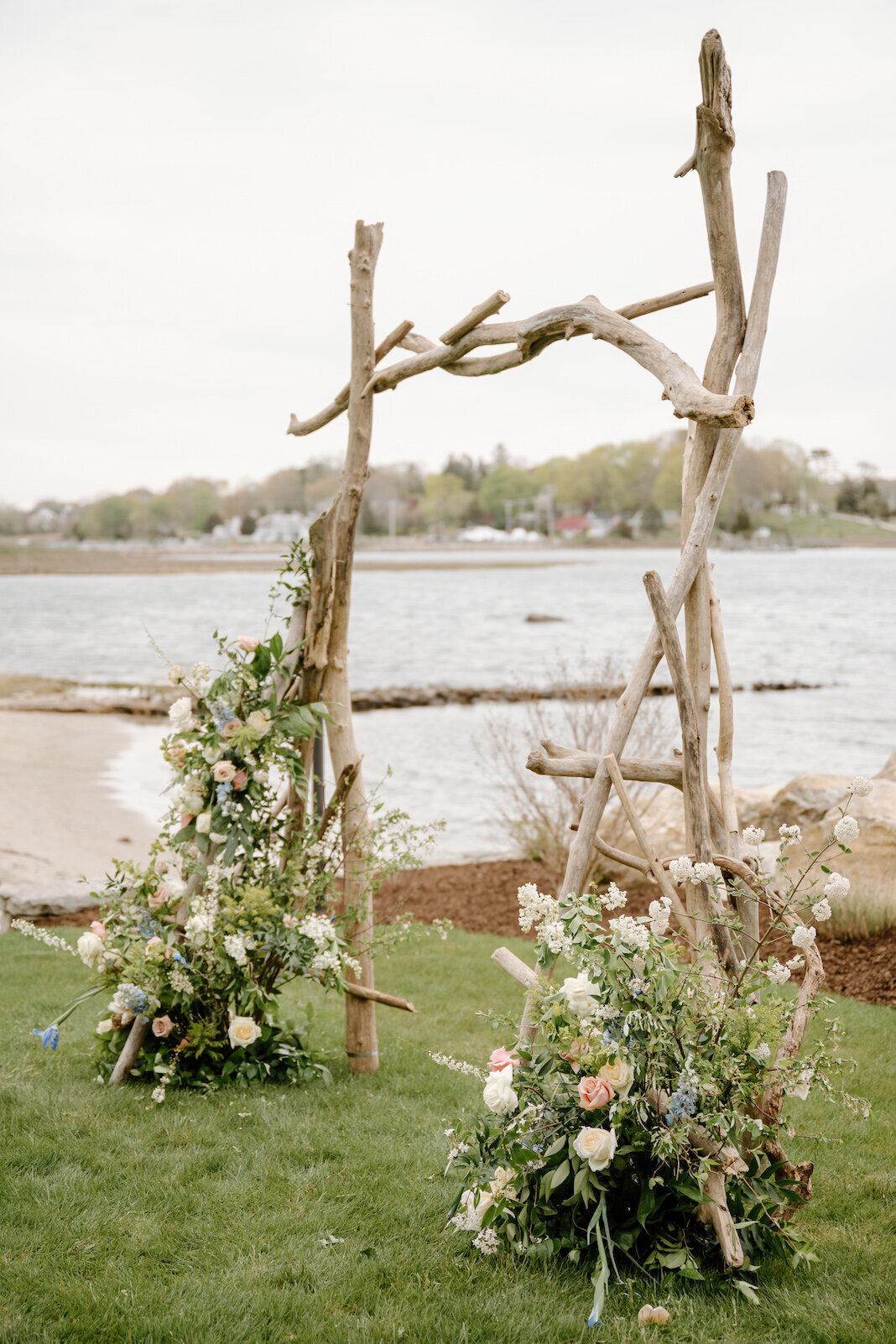 mystic-ct-coastal-wedding-flowers-tableware-rentals-petals-_-plates-74