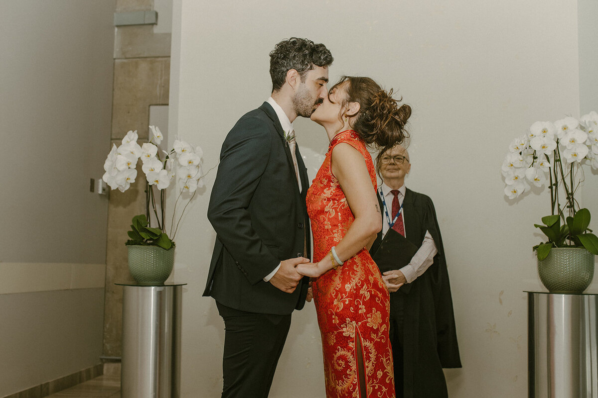 toronto-city-elopement-city-hall-ttc-subway-sugar-beach-fun-romantic-sumer-wedding-2727