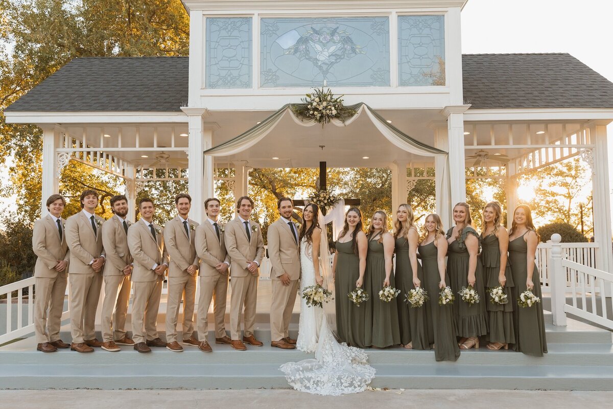 bridal party poses for wedding photos in arizona