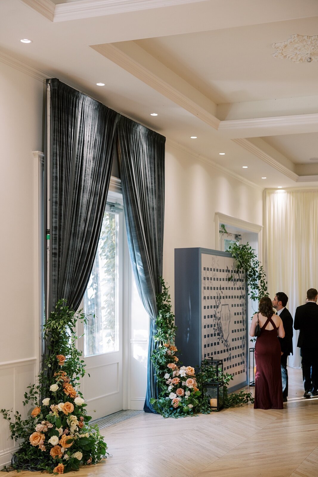 chicago-illuminating-company-wedding-cocktail-hour