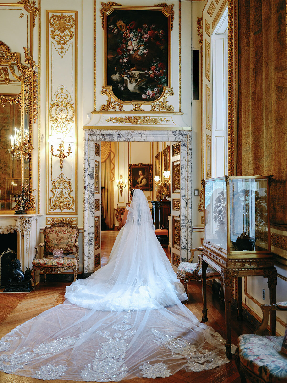 Bridal portrait at Larz Anderson House