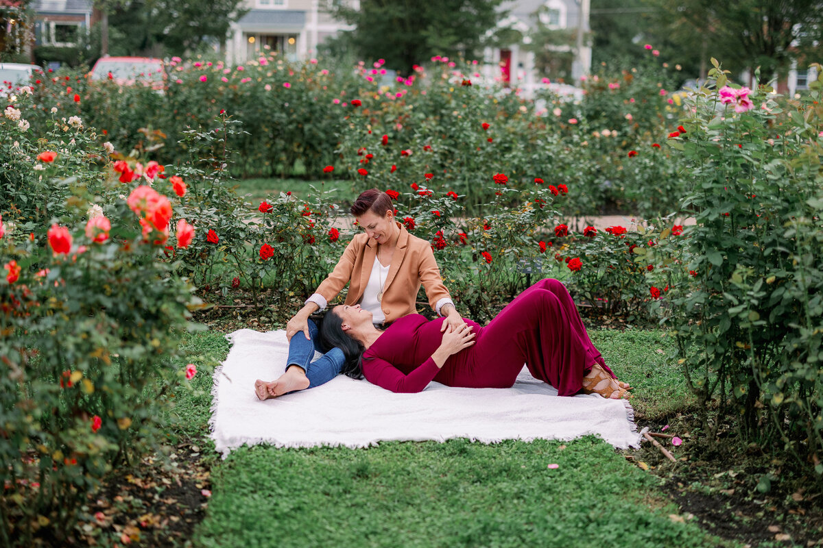 maternity-photo-session-photography-bon-air-park-rose-garden-virginia-264