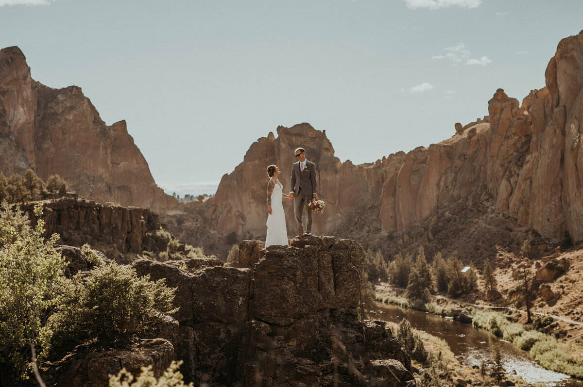 Couple has mountain elopement in seattle