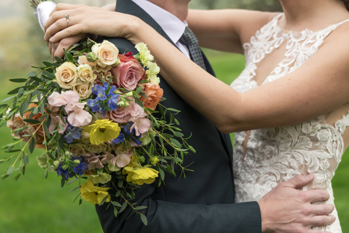 Shanna-Mae-Photography-Montana-Photographer-Wedding-Outdoors-Unique-Elegant-Flowers-Bouquet-Ennis-Bozeman-005