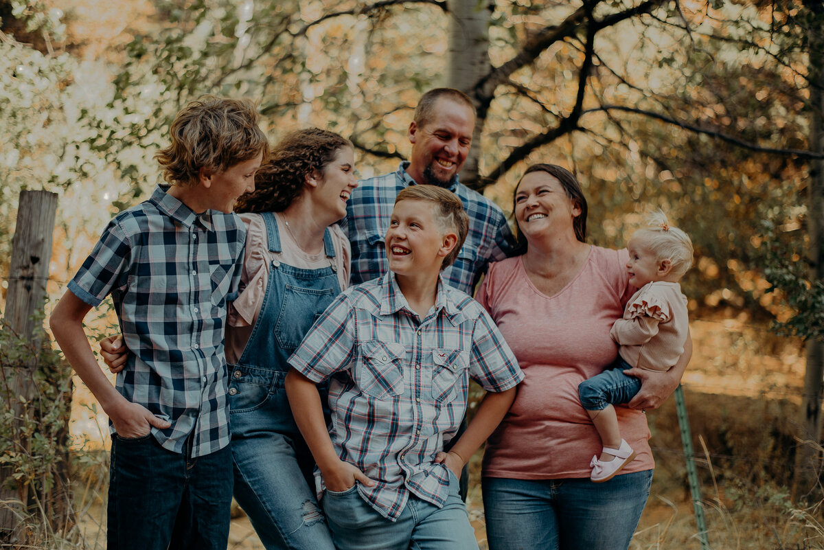WuthrichFamilyPreviews_MCZPhotography-11